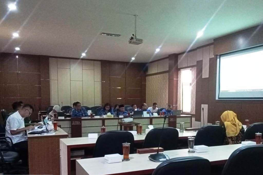 234-rapat_banggar_png.jpg